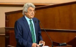 İhracı istenen CHP’li Meclis üyesinden, İBB toplantısında AKP’ye övgü