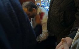 Son dakika… Fatih Camisi imamı ve cemaatten bir kişi bıçaklı saldırıda yaralandı!