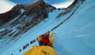 Everest dağına dışkı bırakmak yasaklanıyor