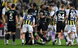 Kırmızı kart, penaltı… Eski hakemler Fenerbahçe – Alanyaspor maçının tartışmalı pozisyonlarını yorumladı!