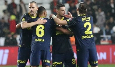 Spor yazarları Antalyaspor – Fenerbahçe maçını yorumladı: ‘Galatasaray, Fenerbahçe’yi strese sokmuş’